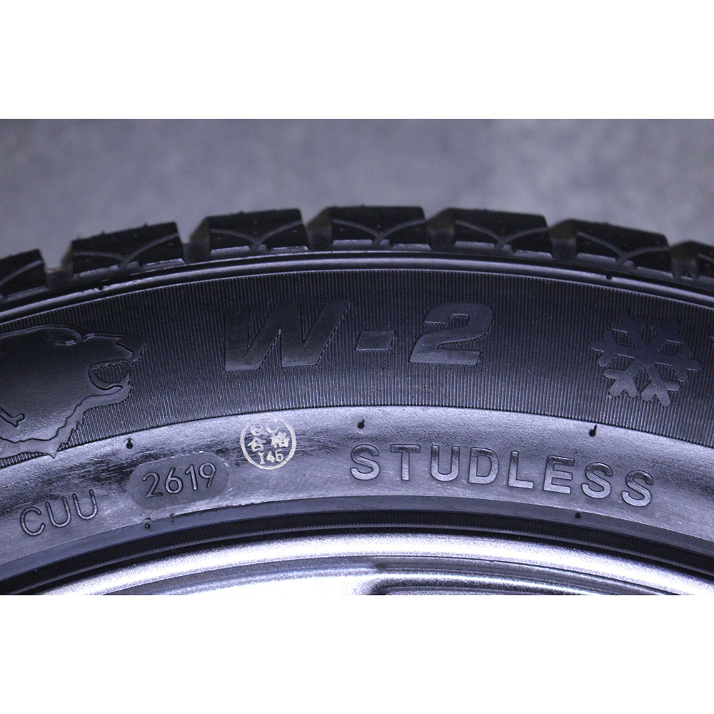 中古】Verthandi PW-S10 17x7.0 53 114.3x5 MGRAY + 【中古】MOMO