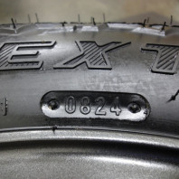 【ｱｳﾄﾚｯﾄ】QRASIZ VS8 14x4.5 45 100x4 GUNMETALLIC + 【ｱｳﾄﾚｯﾄ】MAXTREK EXTREME R/T.RWL 165/65R14 79S