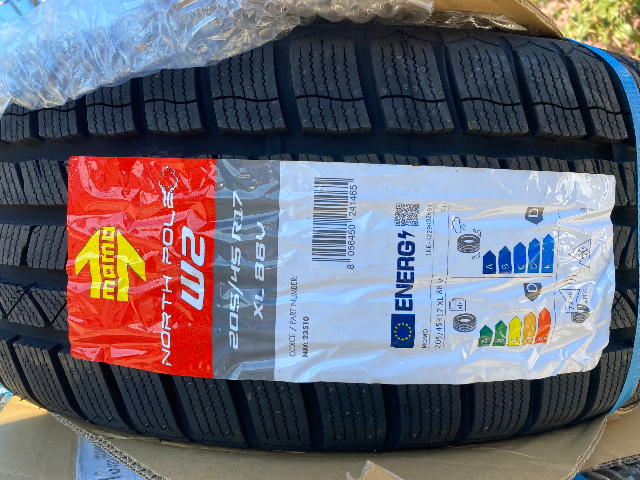 MOMO Tires NORTH POLE W-2 ｽﾀｯﾄﾞﾚｽ のレビュー - 国内最大級！輸入タイヤ＆ホイール通販 AUTOWAY(オートウェイ)